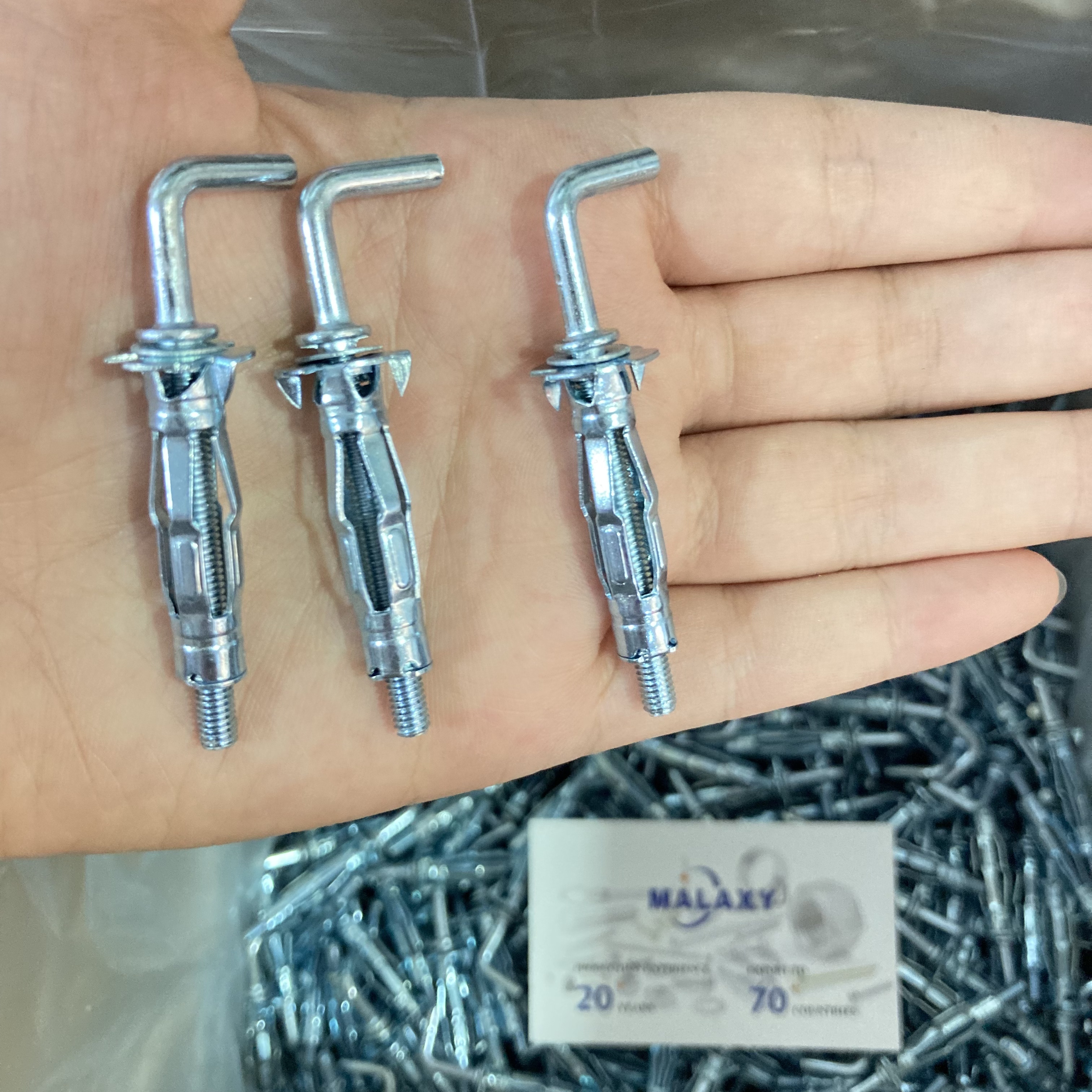 L Type Hollow Wall Anchor